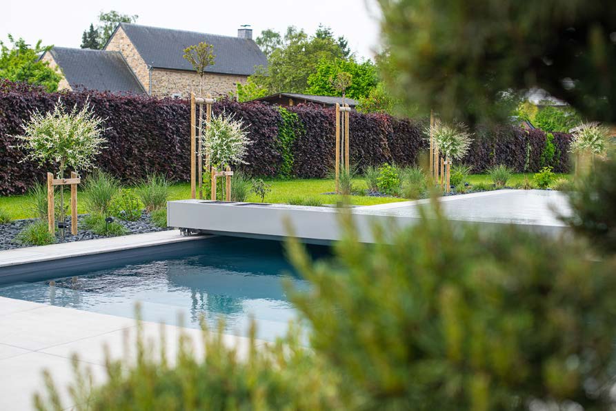 Halbautomatische Schwimmbadabdeckung 700 x 300 cm